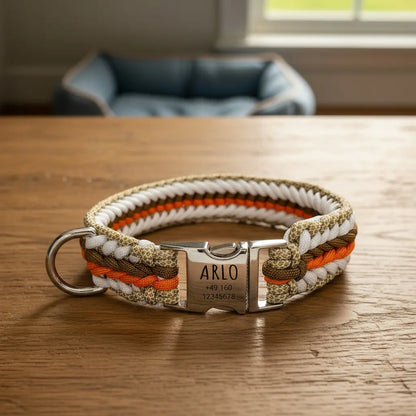 Arlo – Handgefertigtes Paracord Hundehalsband mit Gravur | Orange-Braun-Weiß-Beige - Medikratz 