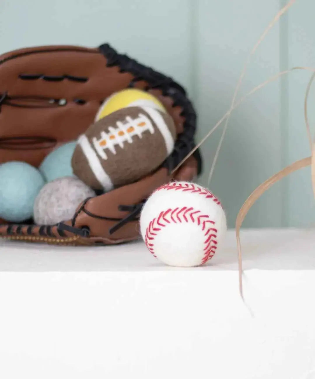 BUDDY. Hundespielzeug aus Schafwolle "Baseball" - Medikratz 