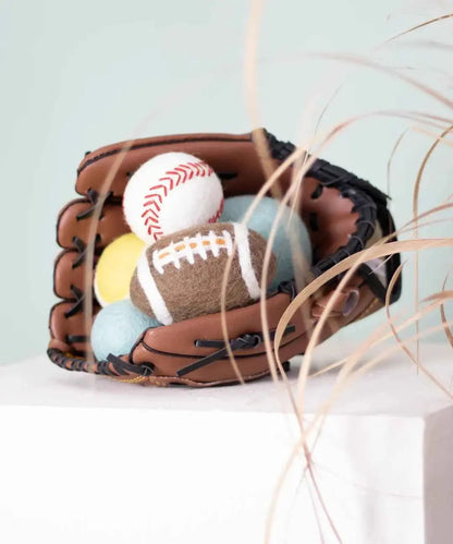 BUDDY. Hundespielzeug aus Schafwolle "Baseball" - Medikratz 