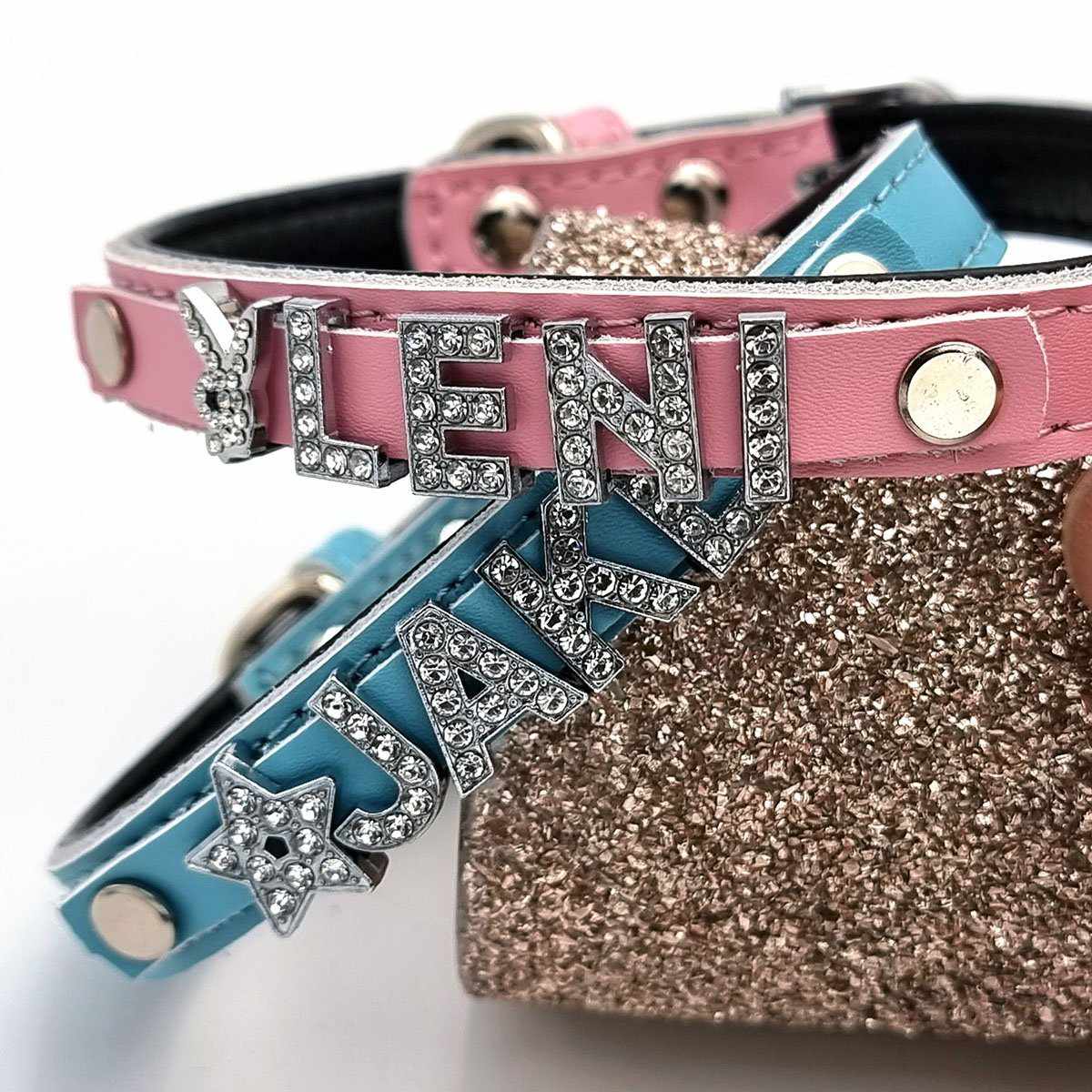 Edles Hundehalsband aus Leder personalisiert mit Glitzersteinen + Symbol - Medikratz 