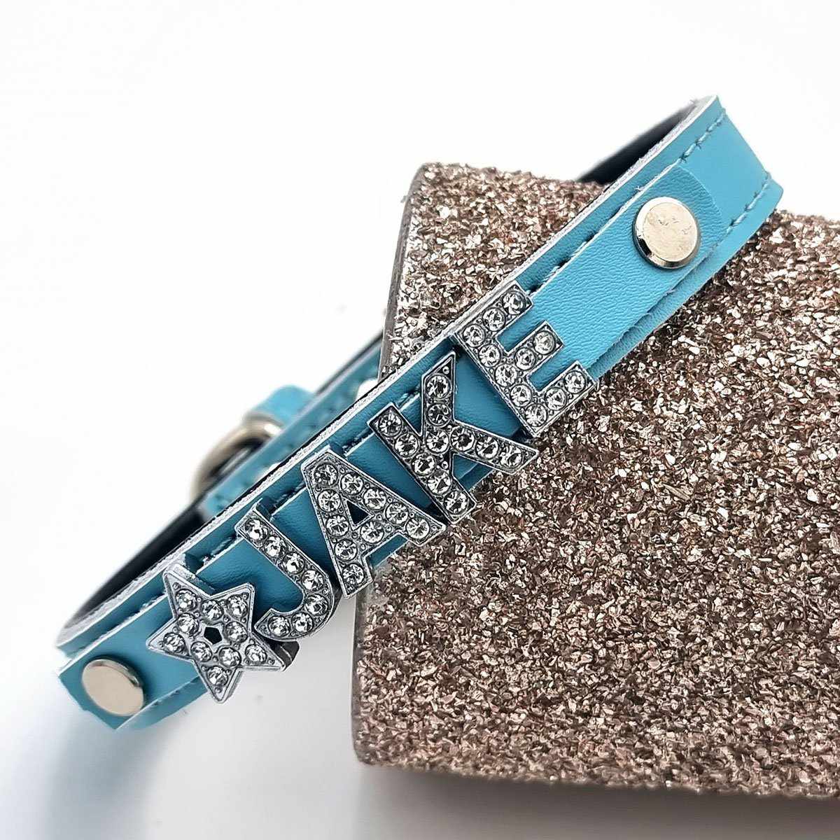 Edles Hundehalsband aus Leder personalisiert mit Glitzersteinen + Symbol - Medikratz 